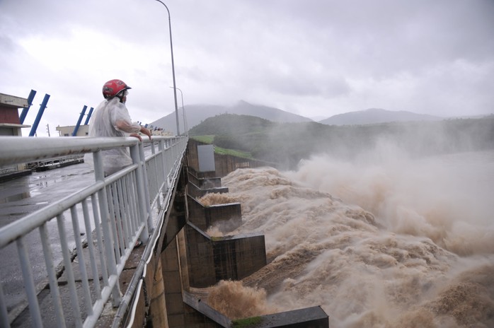 Không thể chống lũ bằng tư duy cũ - Ảnh 1.