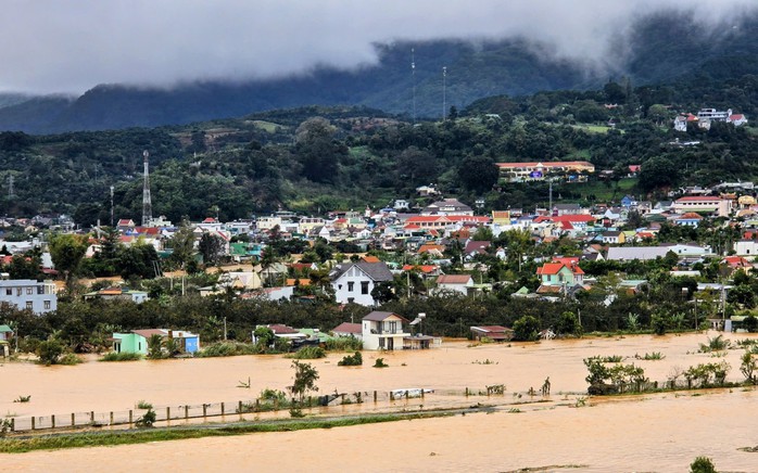 Không thể chống lũ bằng tư duy cũ - Ảnh 2.